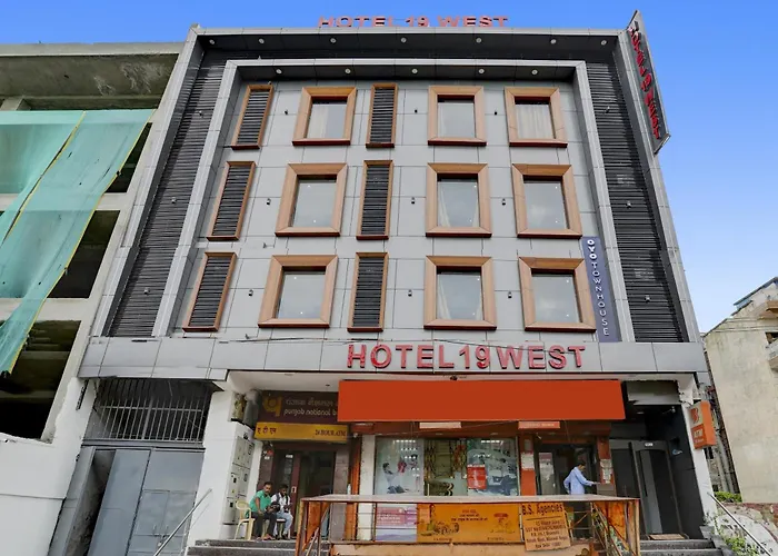 Townhouse West Near Udyog Nagar Metro Station