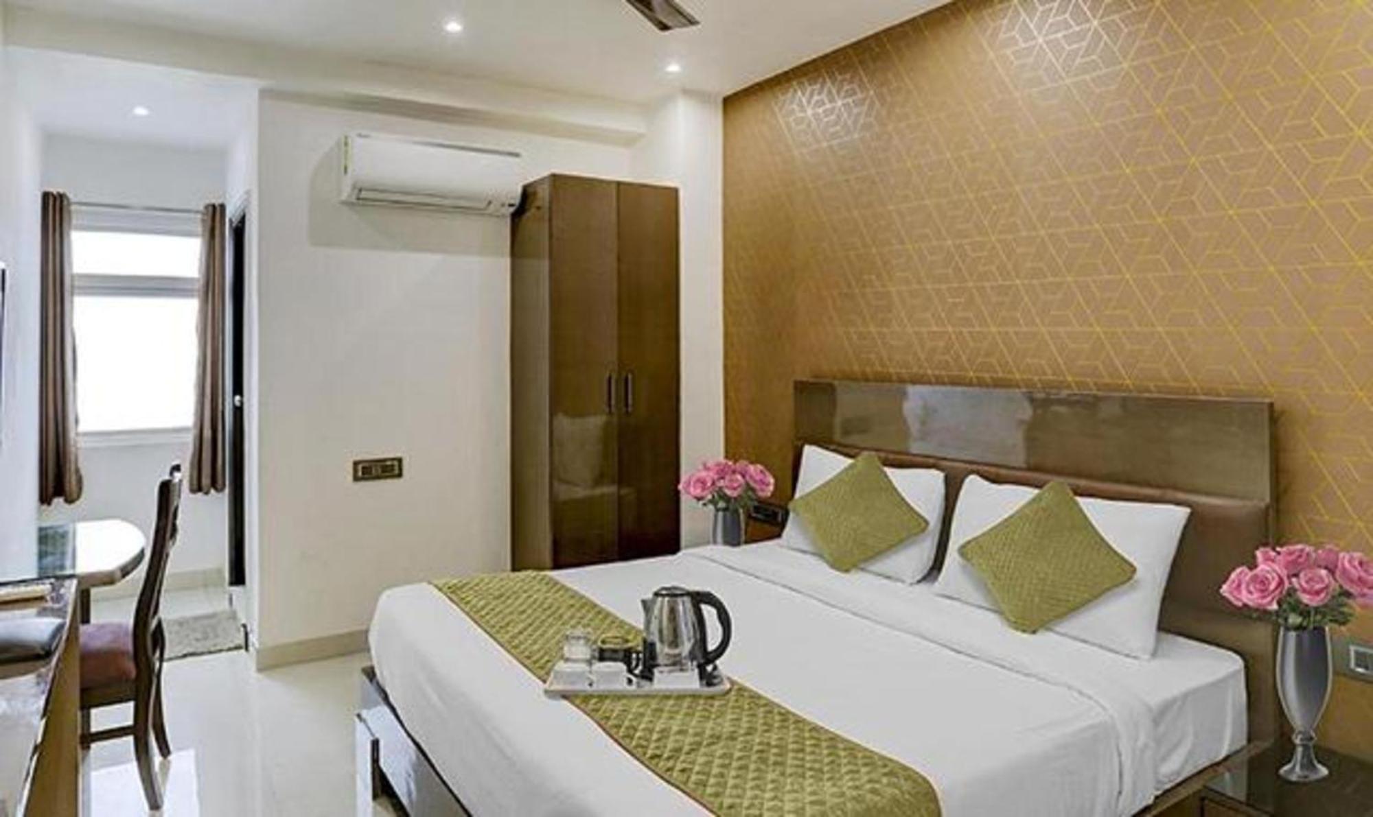 Townhouse West Near Udyog Nagar Metro Station Hotel New Delhi