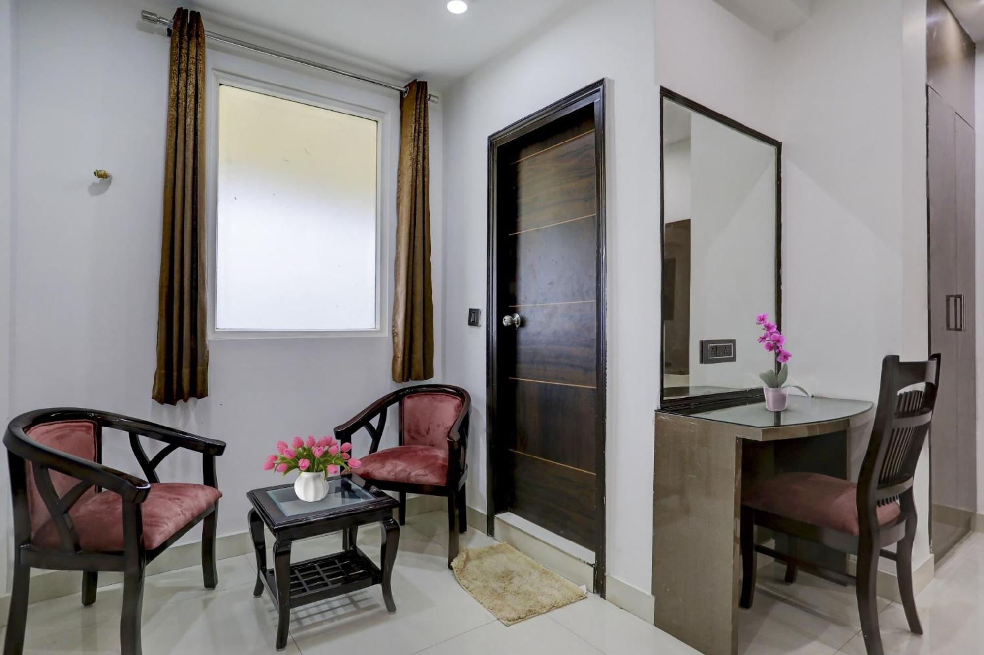 Hotel Townhouse West Near Udyog Nagar Metro Station