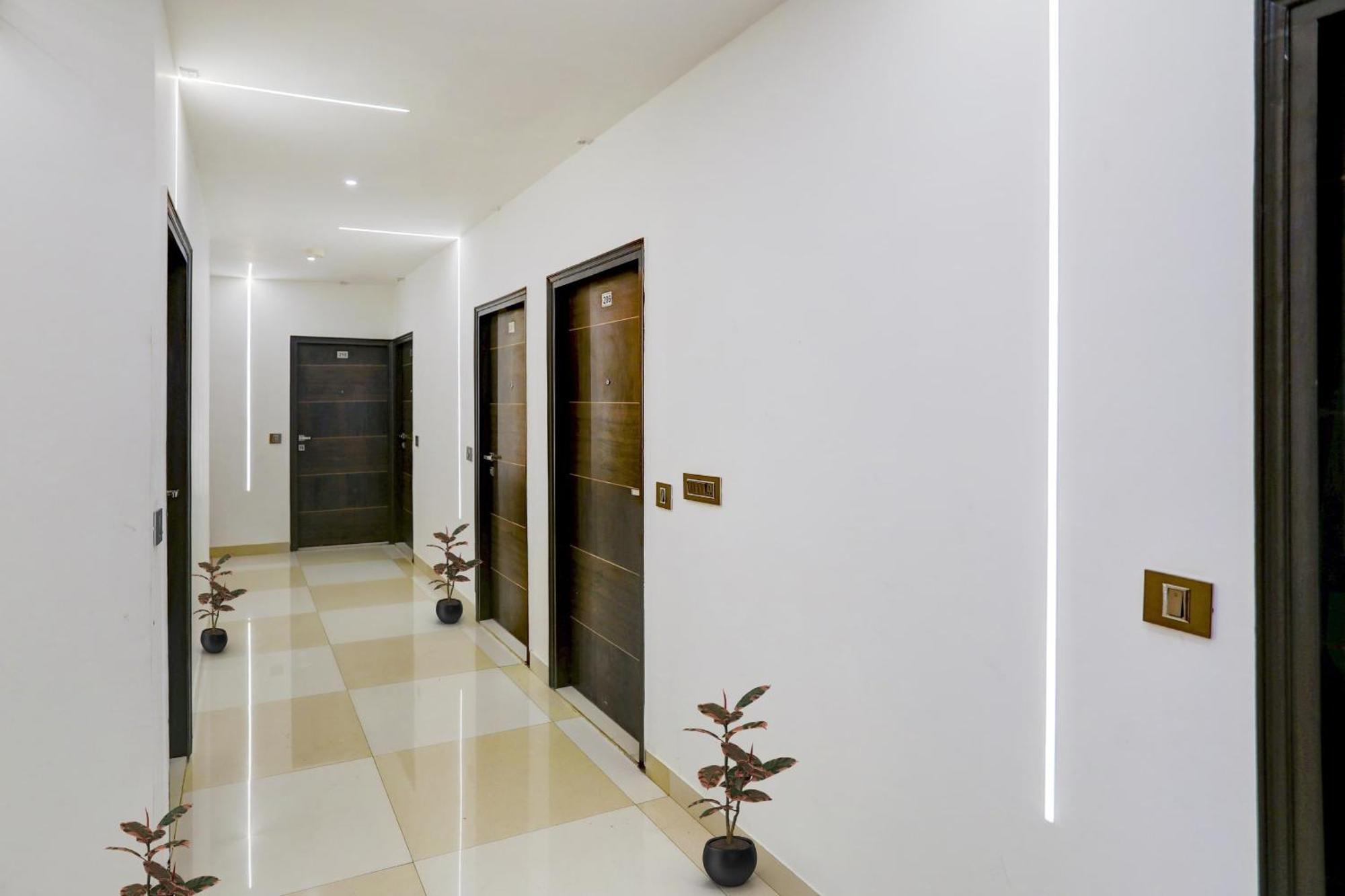 Townhouse West Near Udyog Nagar Metro Station Hotel New Delhi