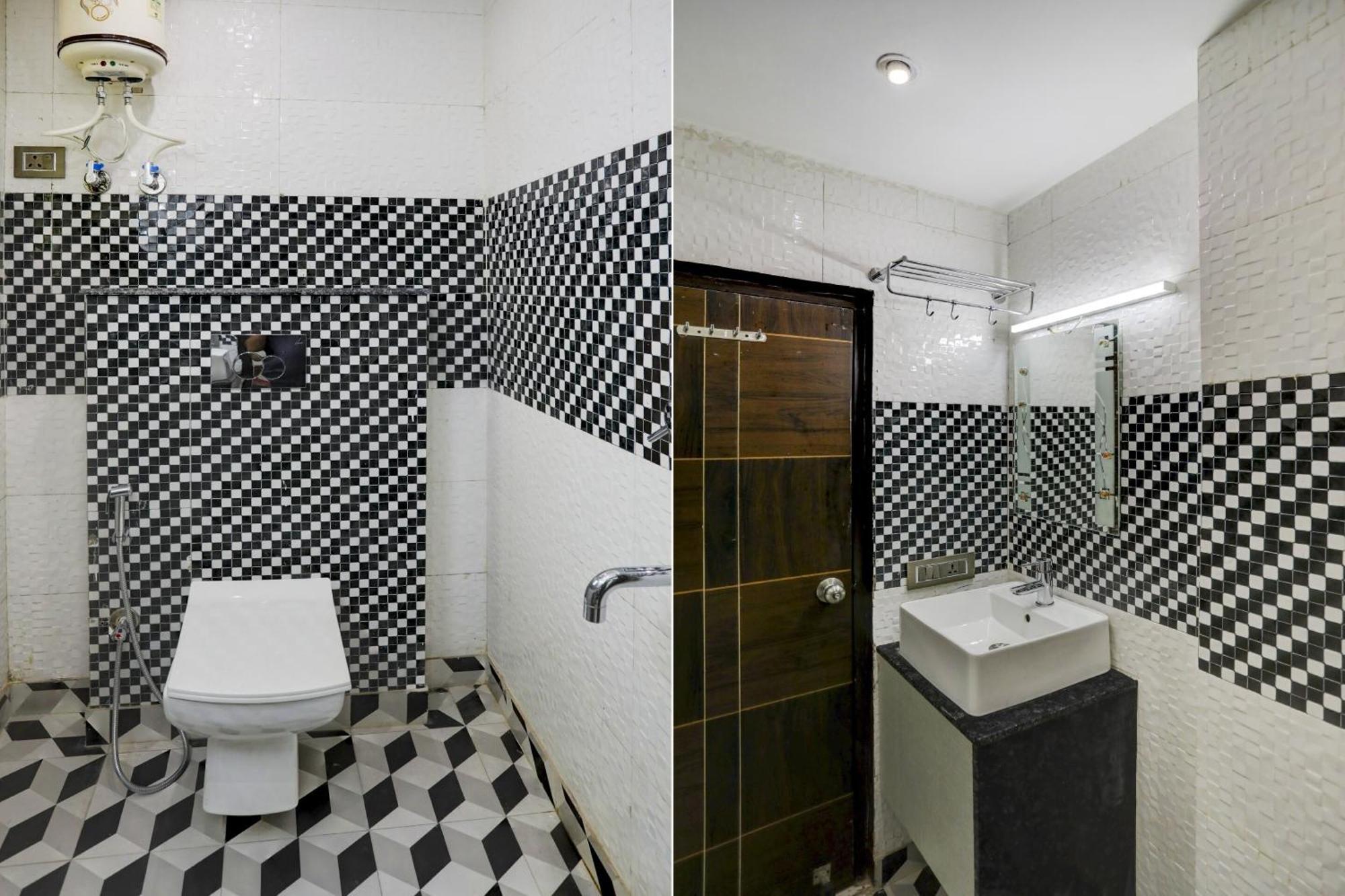 Townhouse West Near Udyog Nagar Metro Station Hotel