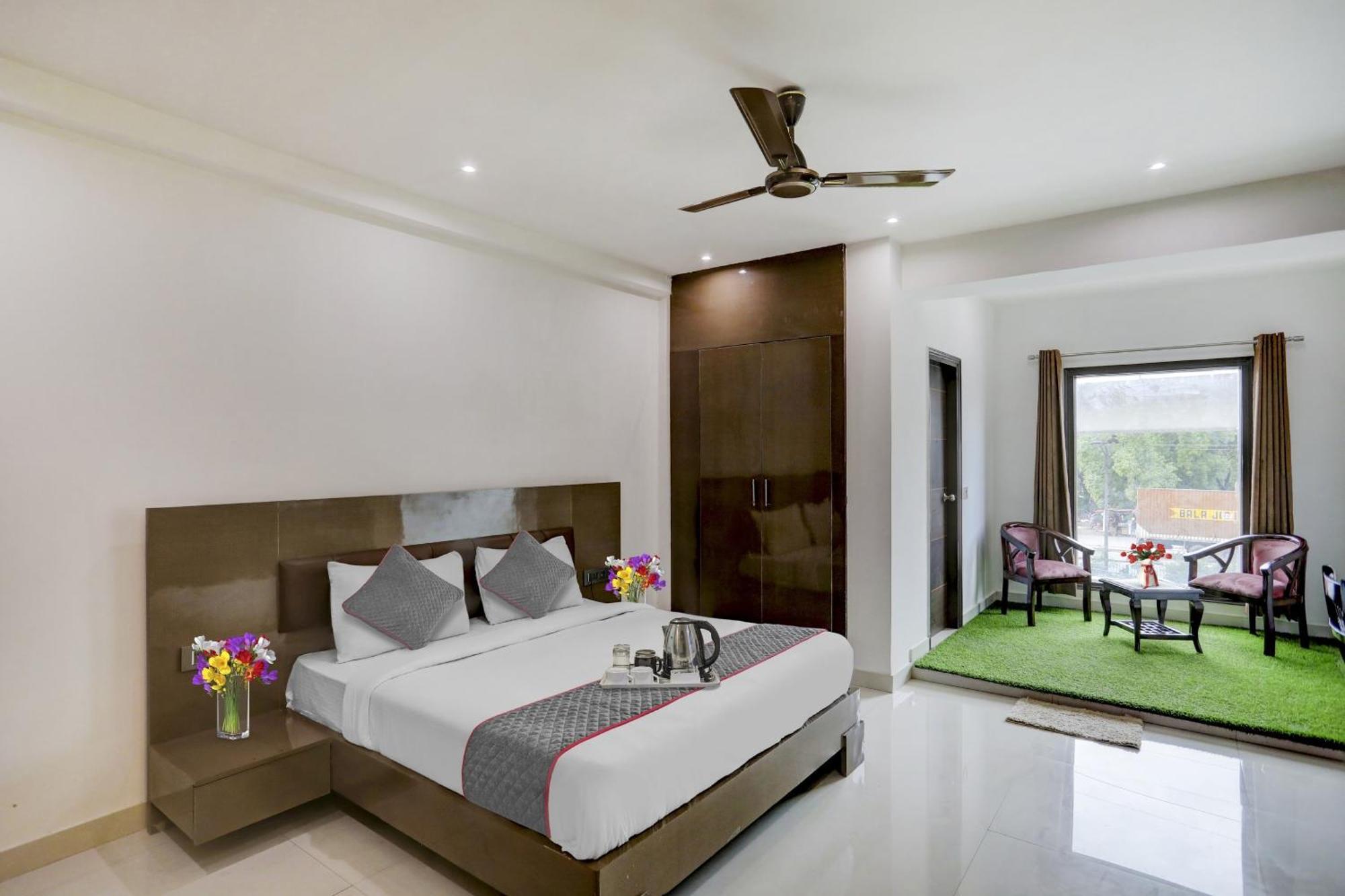 Townhouse West Near Udyog Nagar Metro Station New Delhi