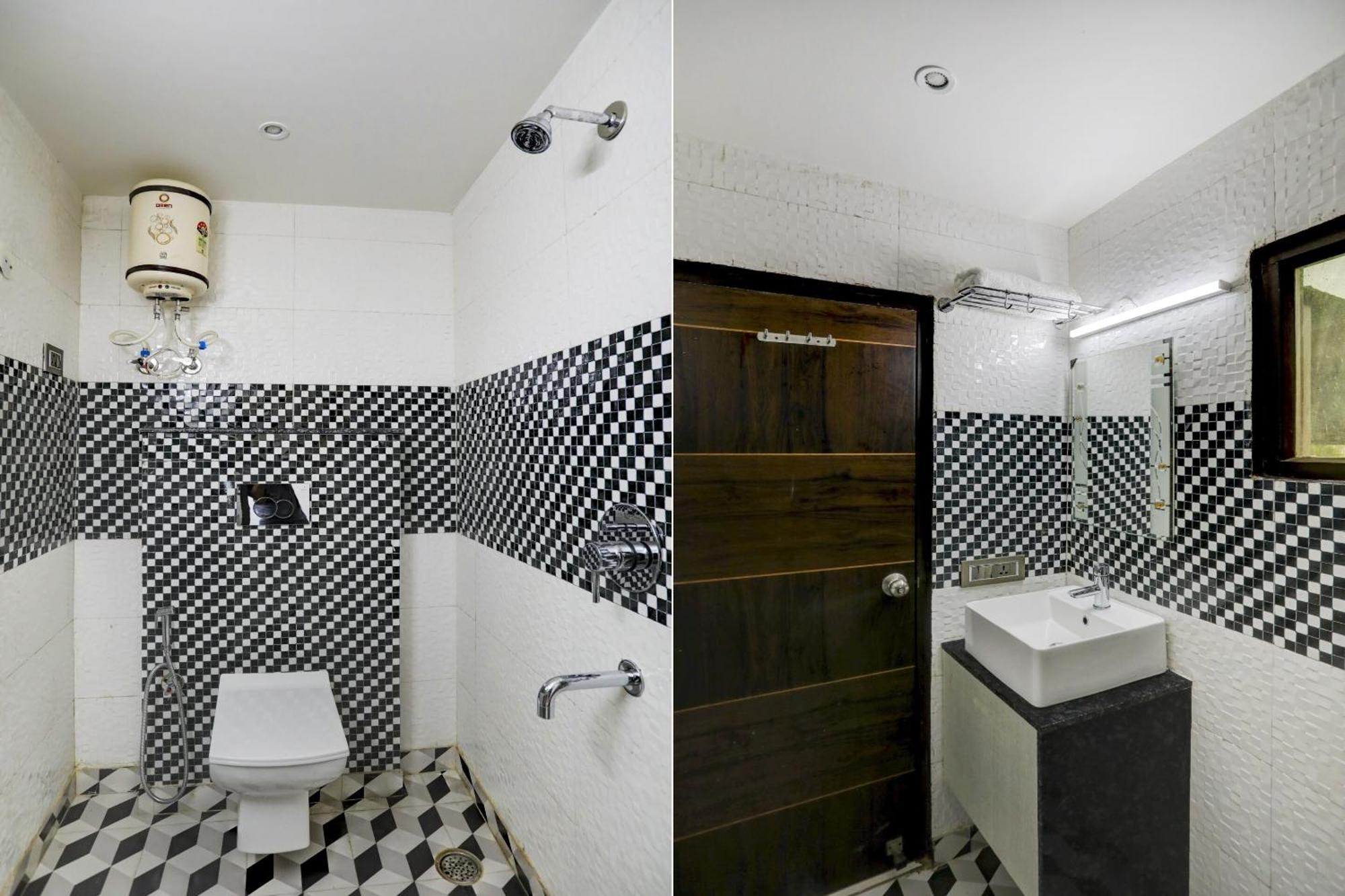 Townhouse West Near Udyog Nagar Metro Station Hotel