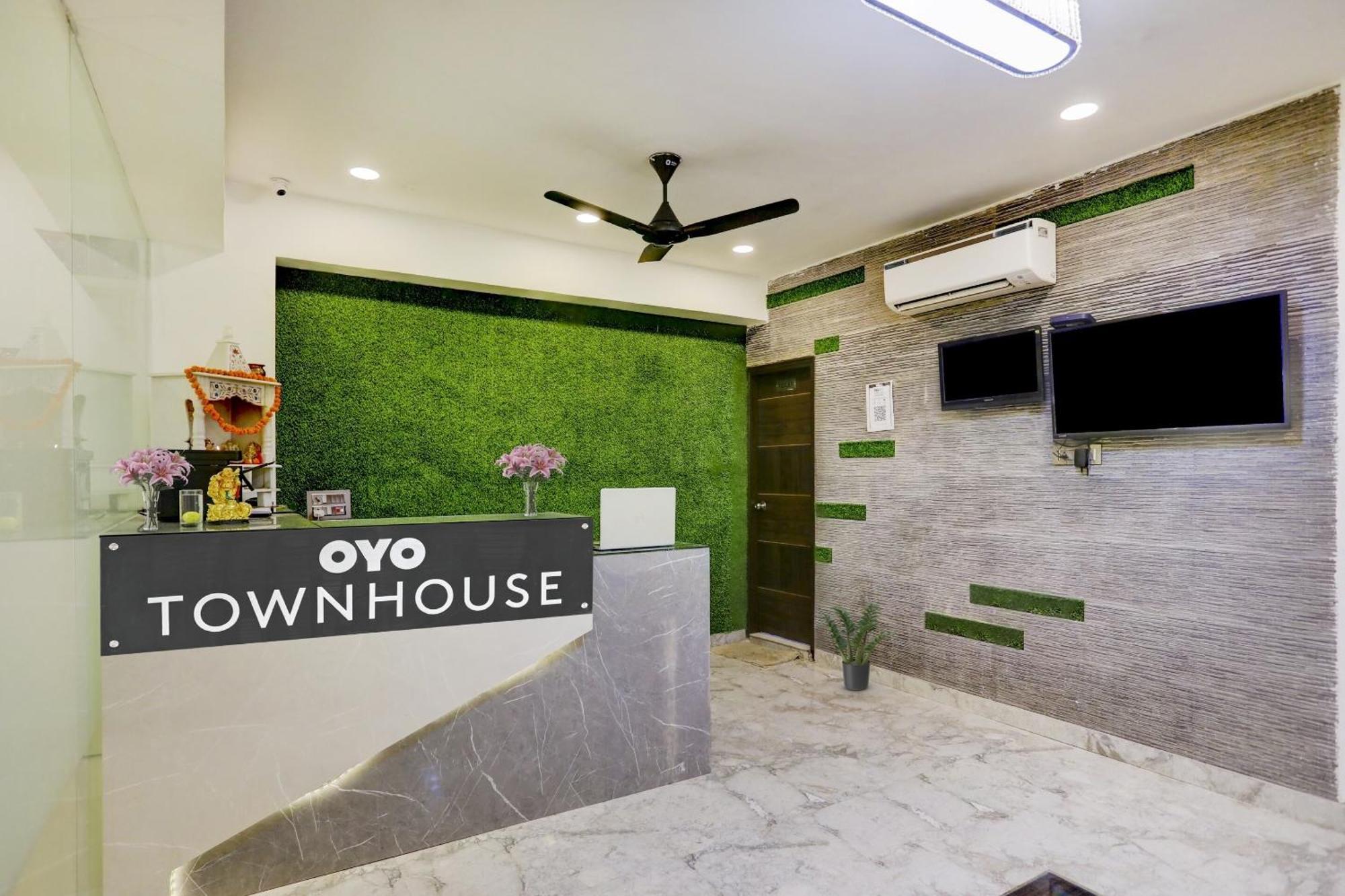 Townhouse West Near Udyog Nagar Metro Station 3*
