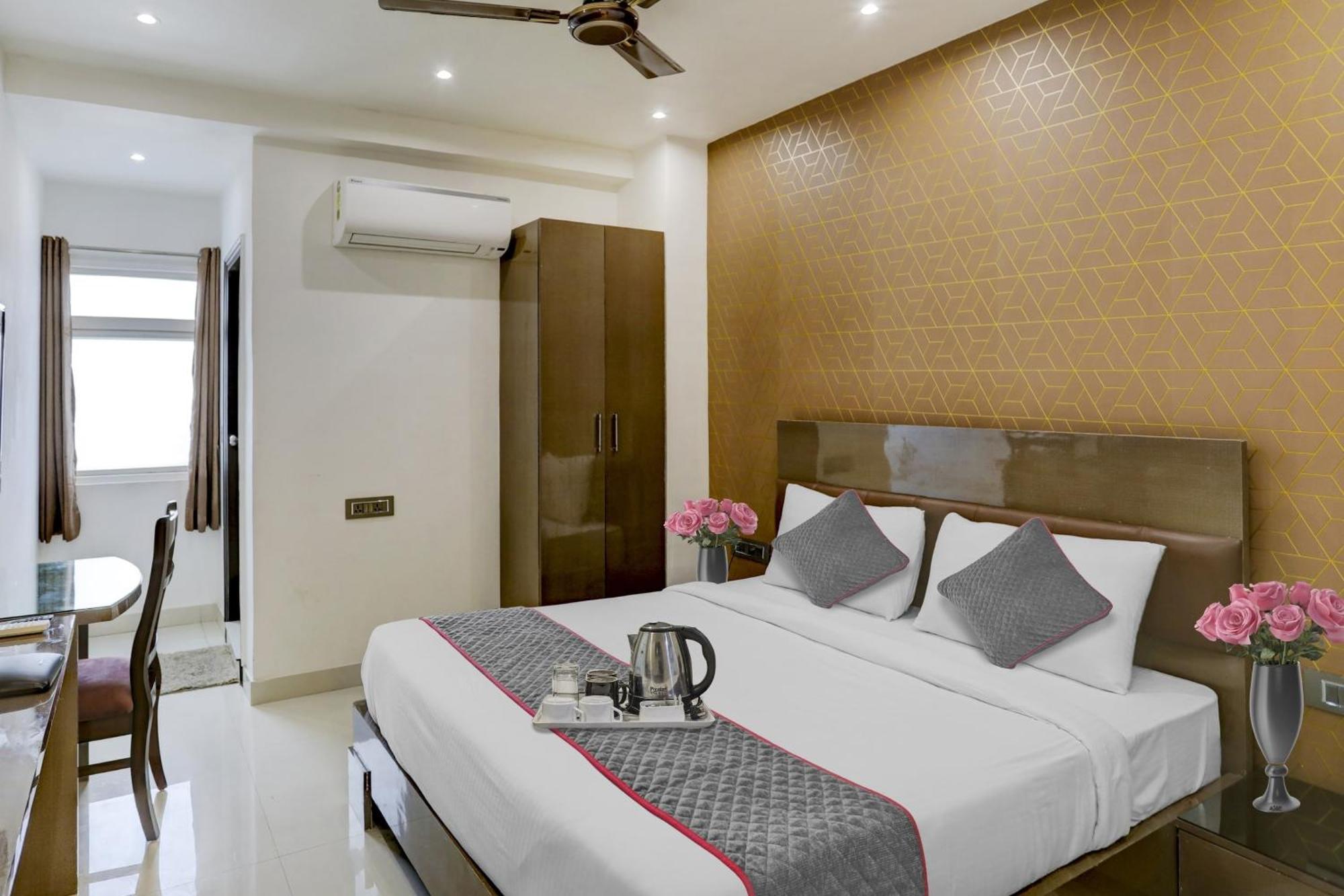 Townhouse West Near Udyog Nagar Metro Station 3* New Delhi