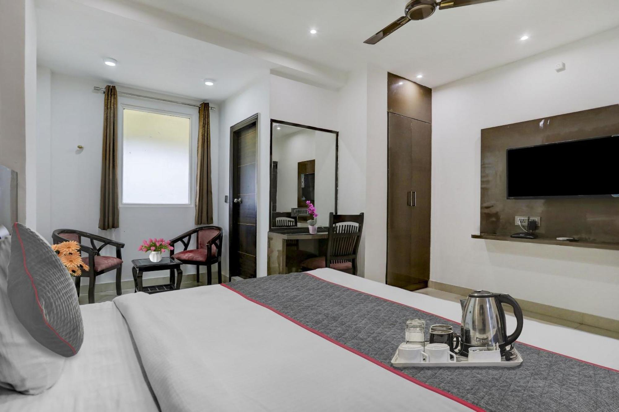 Townhouse West Near Udyog Nagar Metro Station Hotel New Delhi