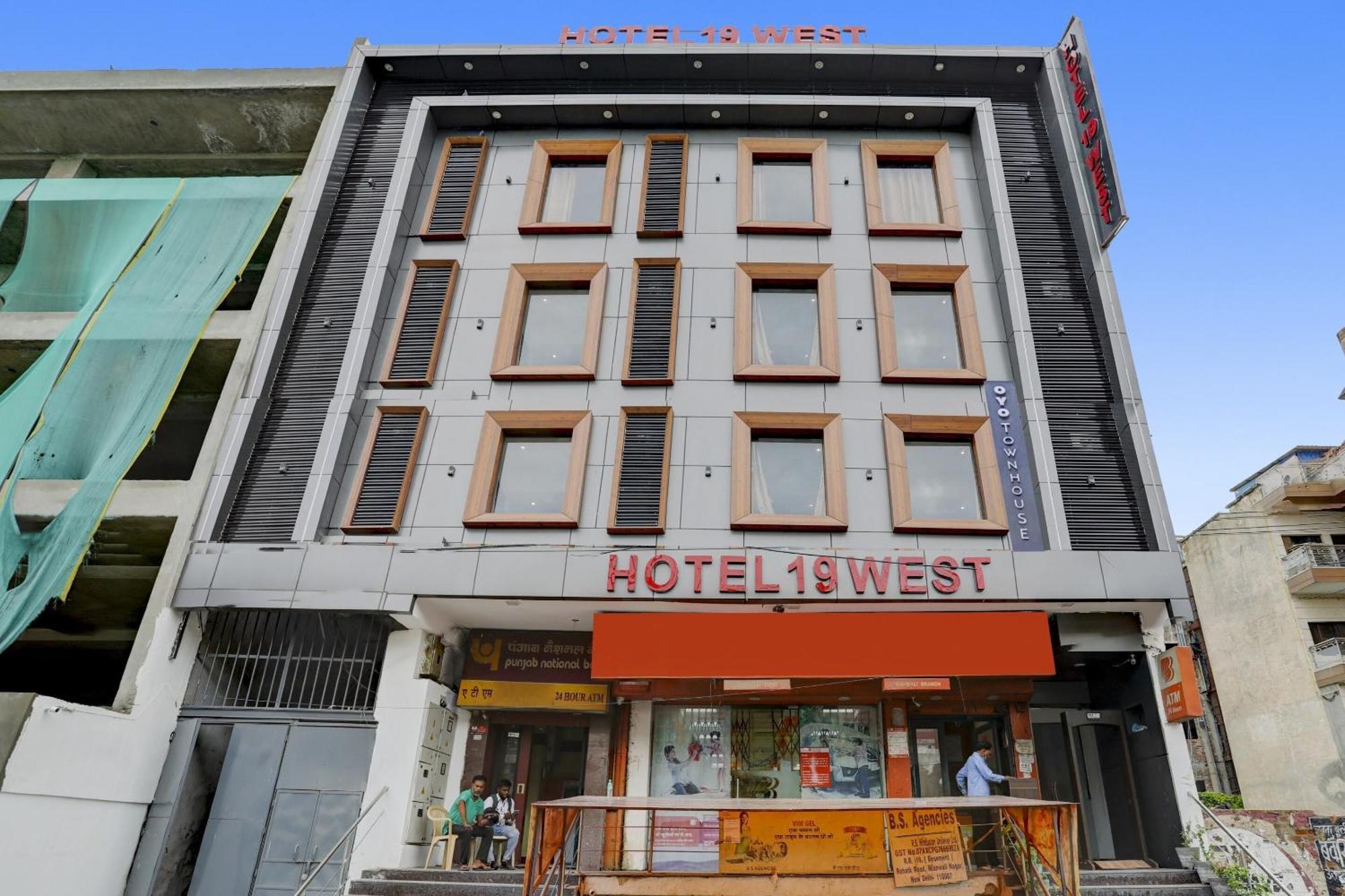 Hotel Townhouse West Near Udyog Nagar Metro Station New Delhi