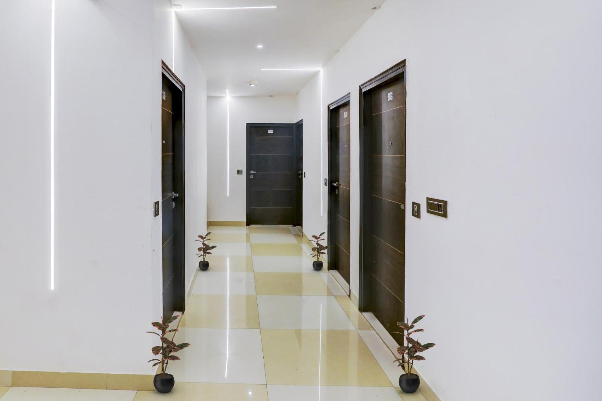 Townhouse West Near Udyog Nagar Metro Station Hotel
